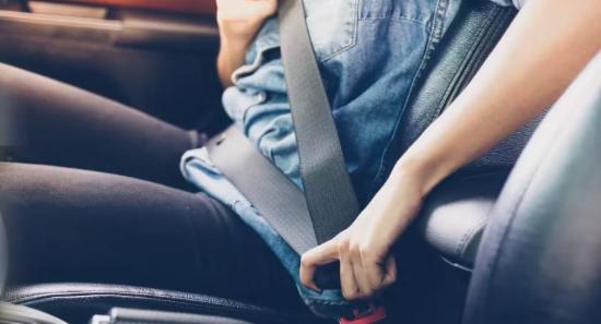 அதிவேக வீதி பயணத்தில் ஆசனப்பட்டி அணிவது கட்டாயம்